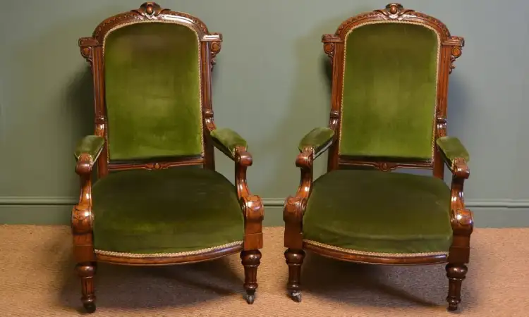 Kursi antik, Sumber: antiquesworld.co.uk