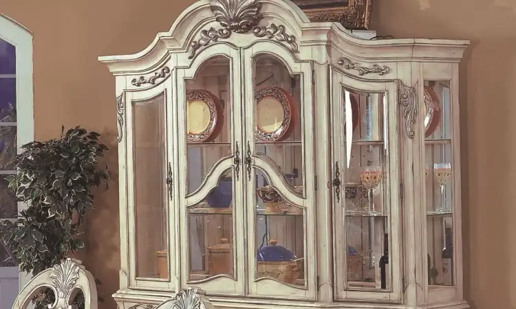 Lemari Pajangan Kaca Antik, Sumber: senjafurniture.co.id