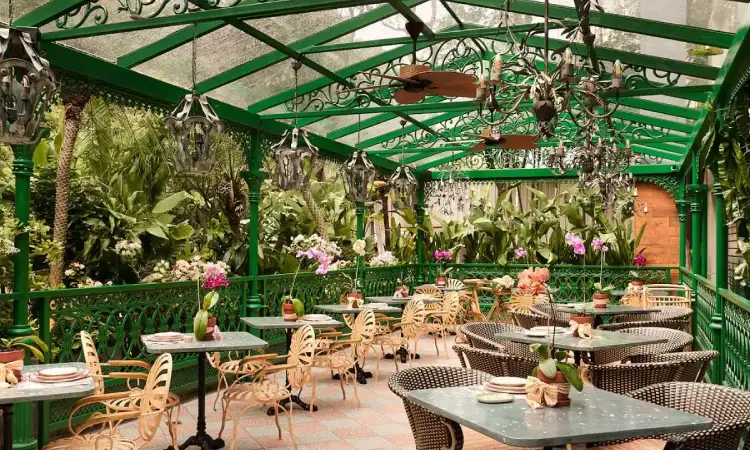 Garden cafe, Sumber: architecturaldigest.in