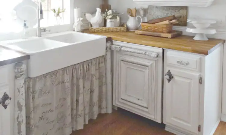 Lemari desain klasik, Sumber: homedit.com