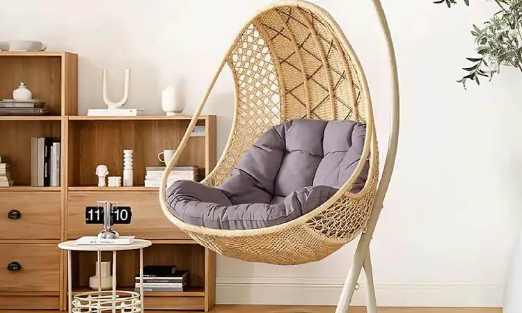 Hanging Rattan Chair, Sumber: ritconcept.com