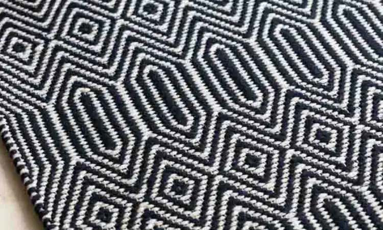 Karpet geometrik monokrom, Sumber: rockettstgeorge.co.uk