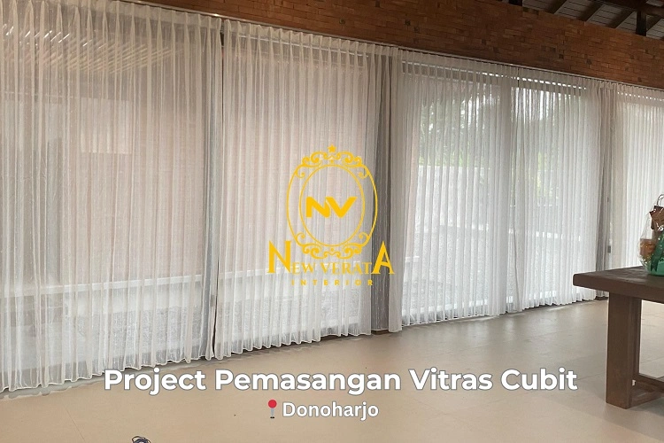 Penggunaan vitrase pada ruang keluarga, Sumber: doc pribadi