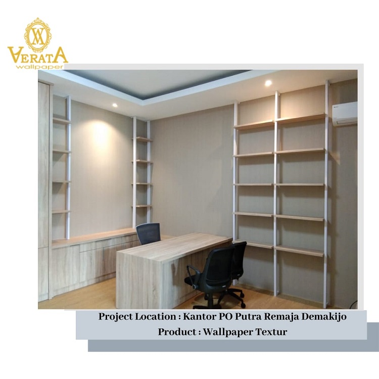 Pemasangan wallpaper textured di Sleman, Sumber: doc pribadi