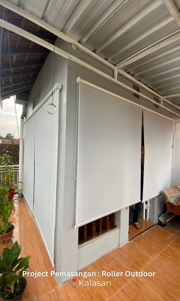 Pemasangan roller outdoor Kalasan, Sumber: doc pribadi