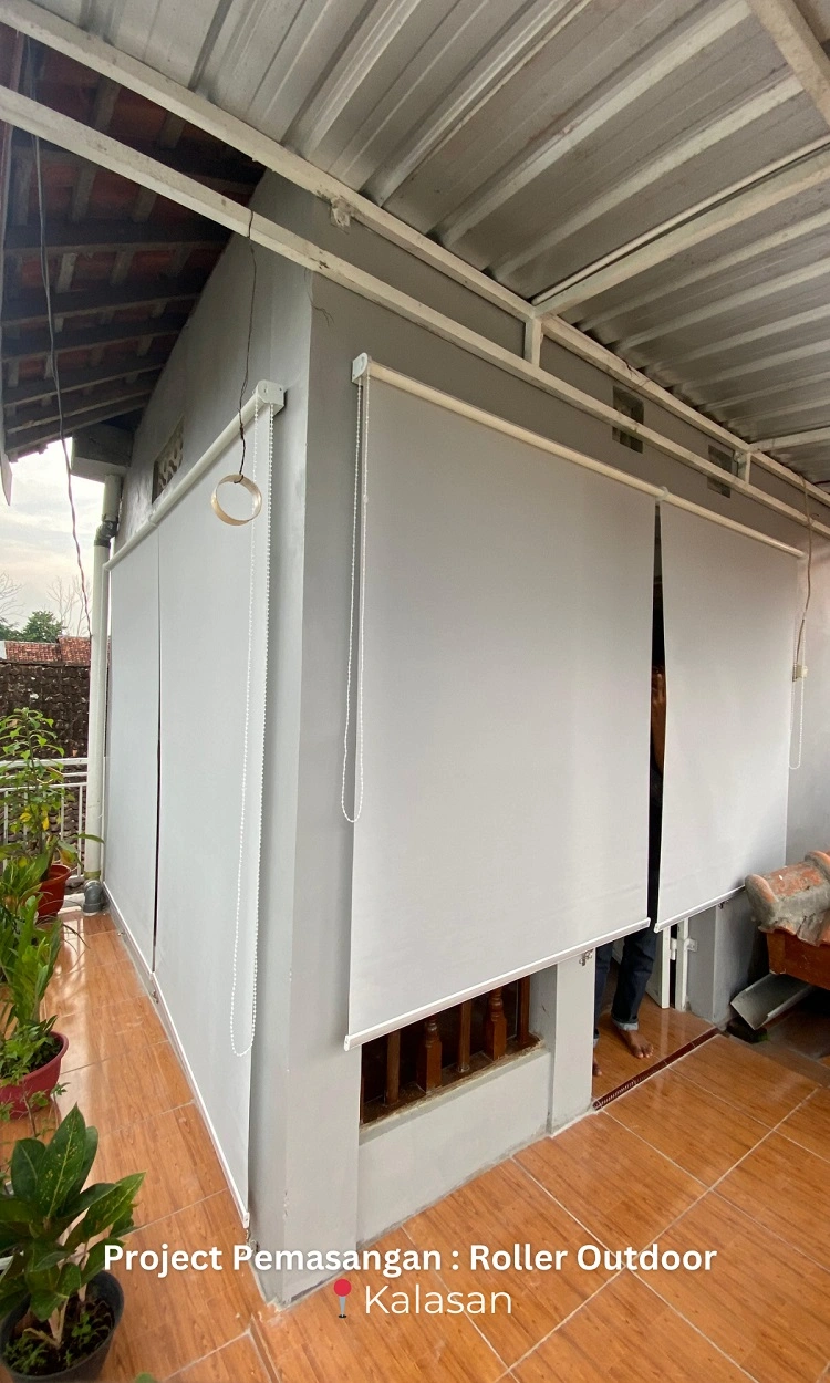 Pemasangan roller outdoor Kalasan, Sumber: doc pribadi