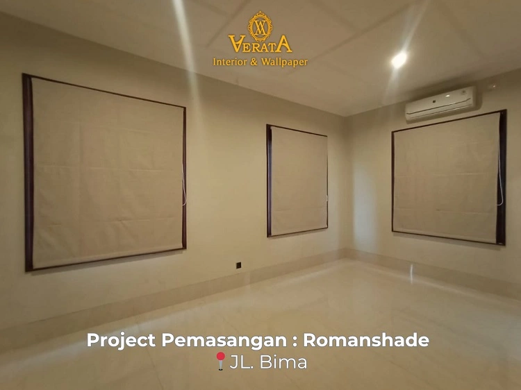 Pemasangan roman shade di Jl Bima Jogja, Sumber: doc pribadi