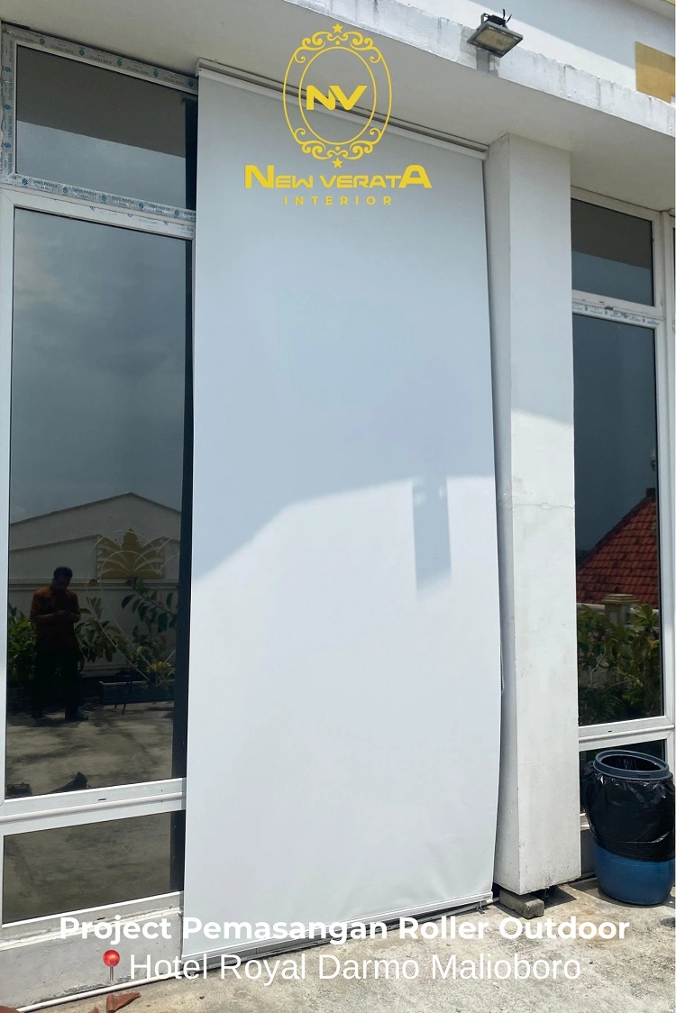 Pemasangan roller outdoor di hotel Jogja, Sumber: doc pribadi