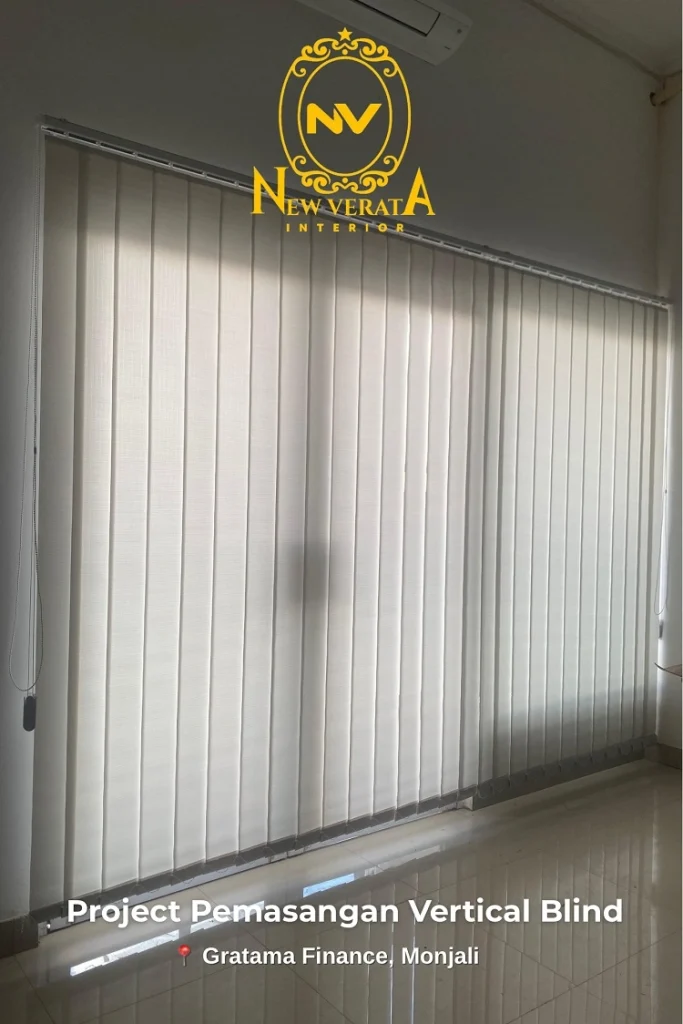 Pemasangan vertical blind di kantor Sleman, Sumber: doc pribadi