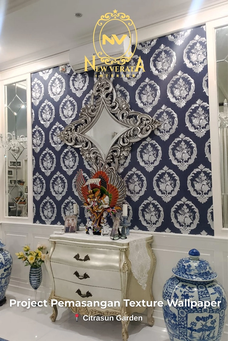 Sudut dengan wallpaper bermotif ramai, Sumber: doc pribadi