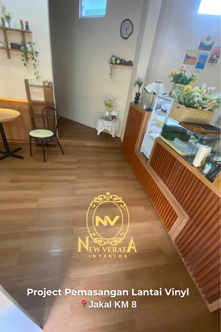 Lantai vinyl memberikan kesan modern pada cafe, Sumber: doc pribadi