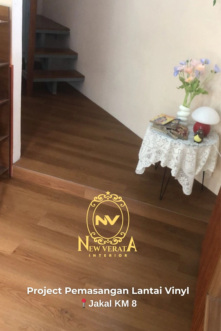 Pemasangan lantai vinyl di cafe Jakal, Sumber: doc pribadi