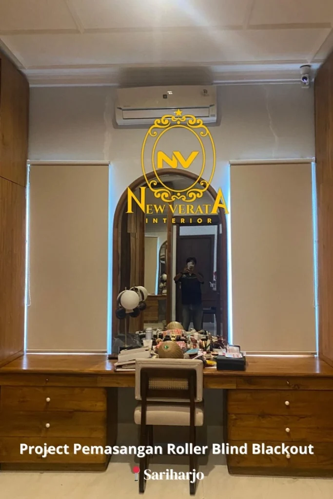 Pemasangan roller blind blackout di Sleman, Sumber: doc pribadi