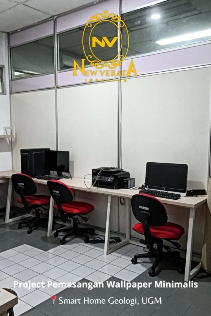 Wallpaper bertekstur minimalis memberikan kesan modern, Sumber: doc pribadi