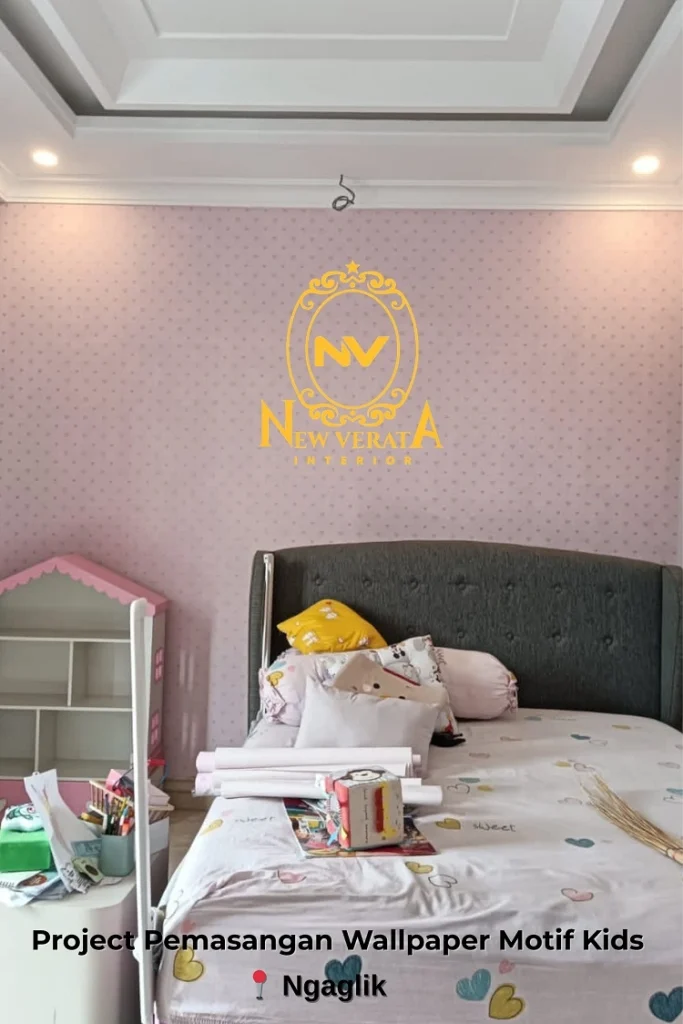 Wallpaper memberikan kesan lembut pada kamar anak, Sumber: doc pribadi