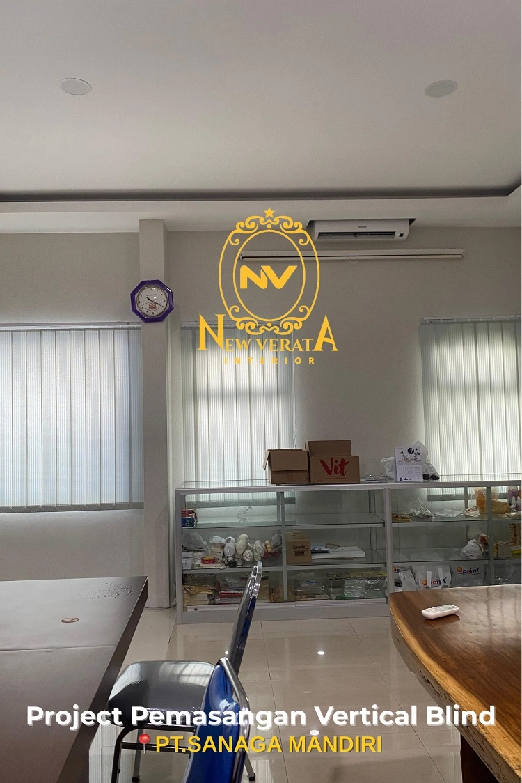Pemasangan vertical blind di Sendangadi Sleman, Sumber: doc pribadi