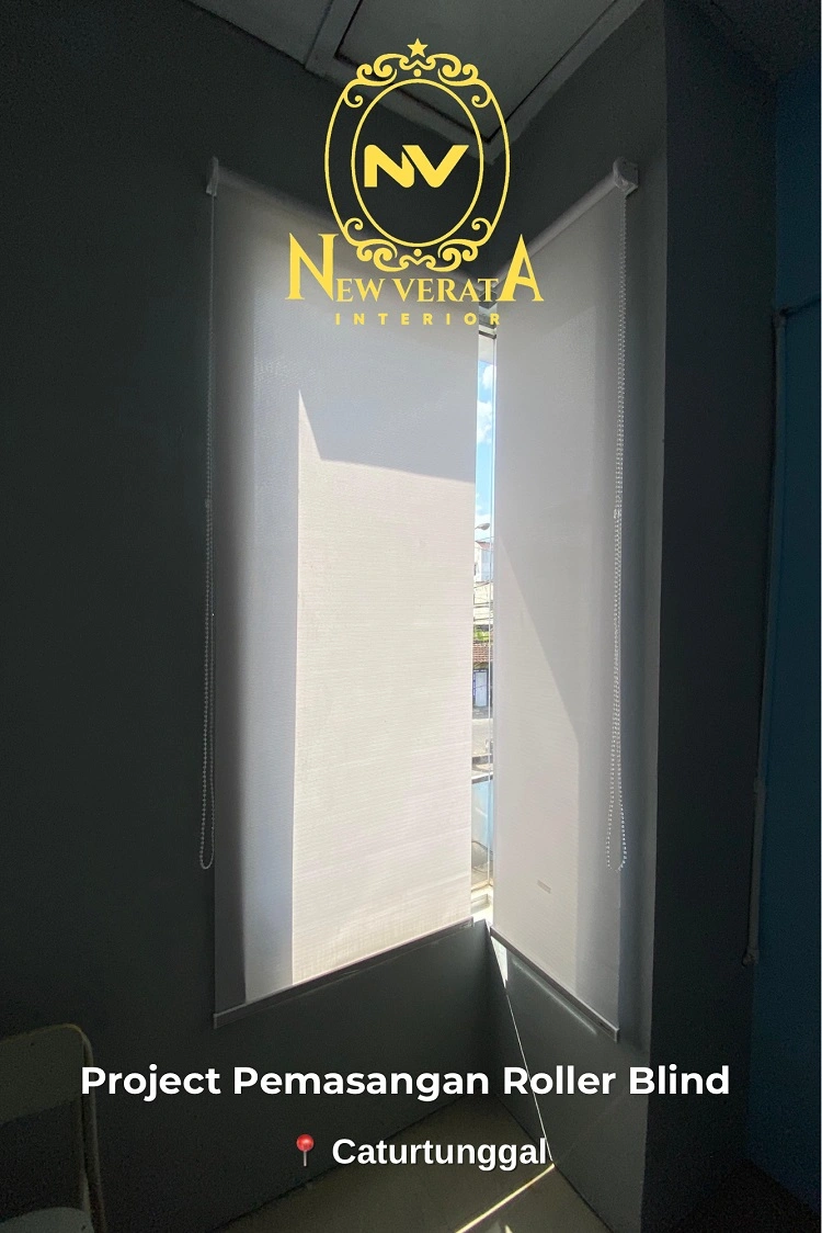 Pemasangan roller blind di ICAN Jogja, Sumber: doc pribadi