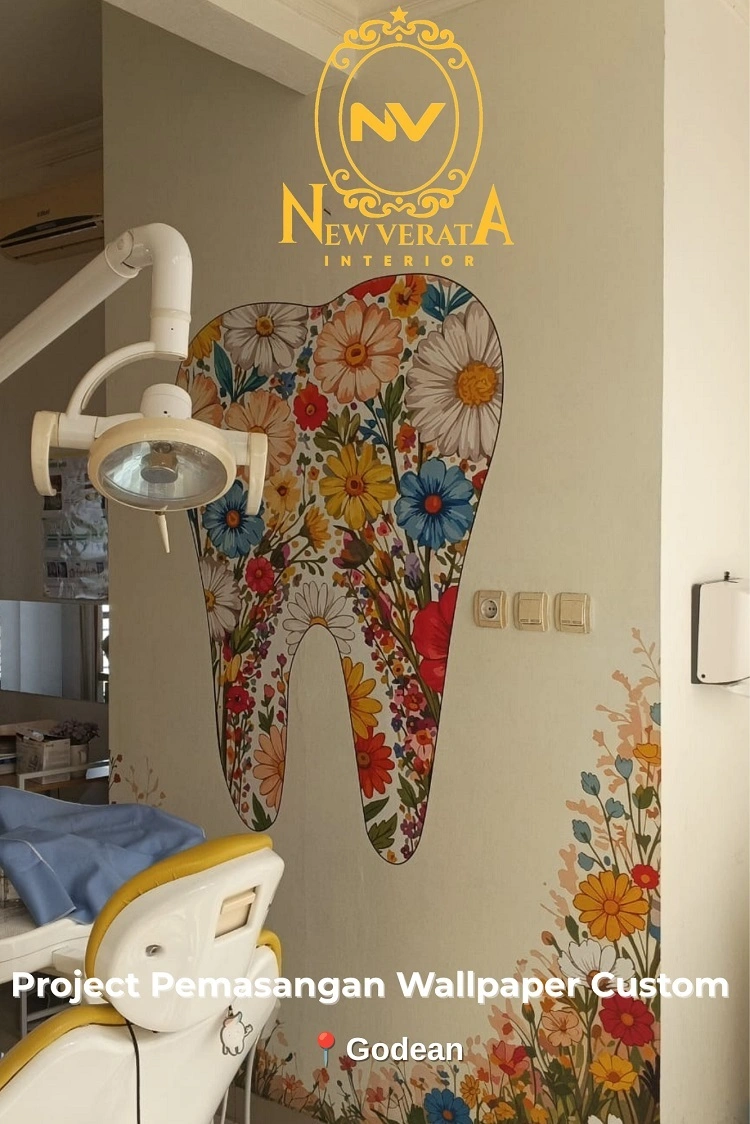 Pemasangan wallpaper custom di klinik gigi Godean, Sumber: doc pribadi