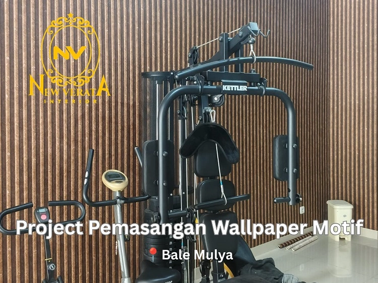 Penggunaan wallpaper dengan motif kayu, Sumber: doc pribadi