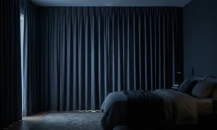 Gorden blackout di kamar tidur, Sumber: AI