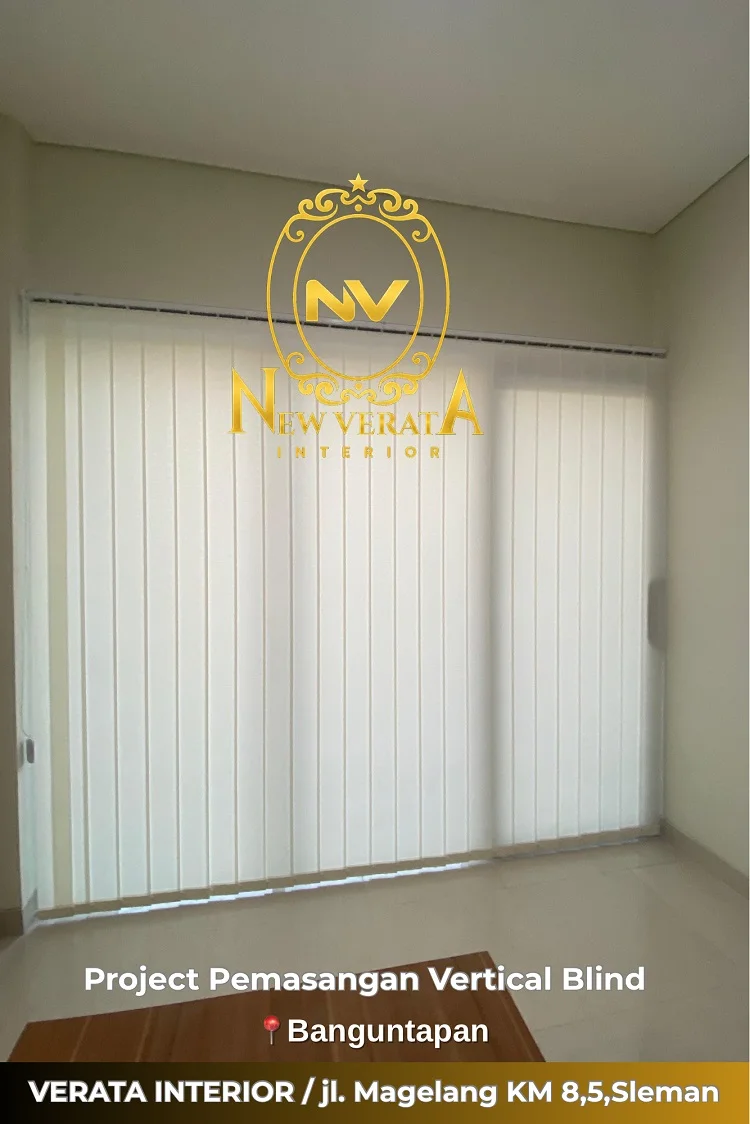 Vertical blind diaplikasikan pada ruang kantor, Sumber: doc pribadi